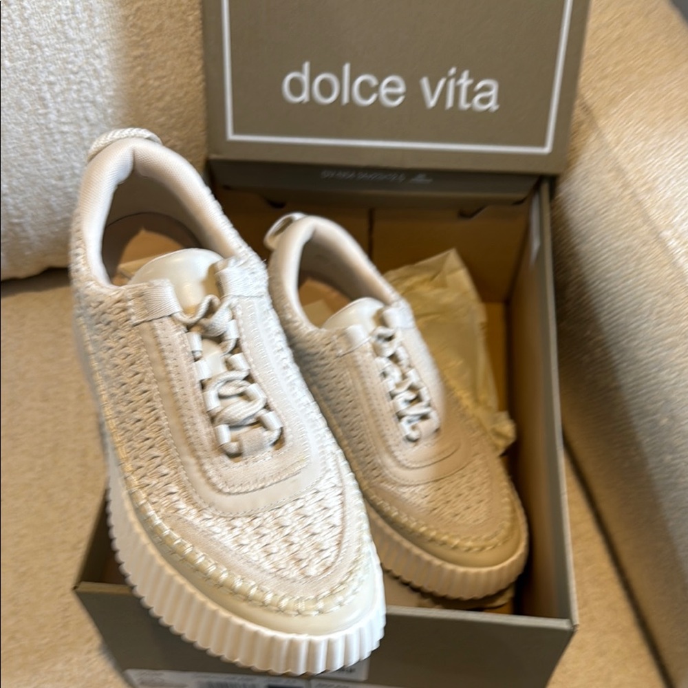 Dolce Vita Women's Cream Sneakers